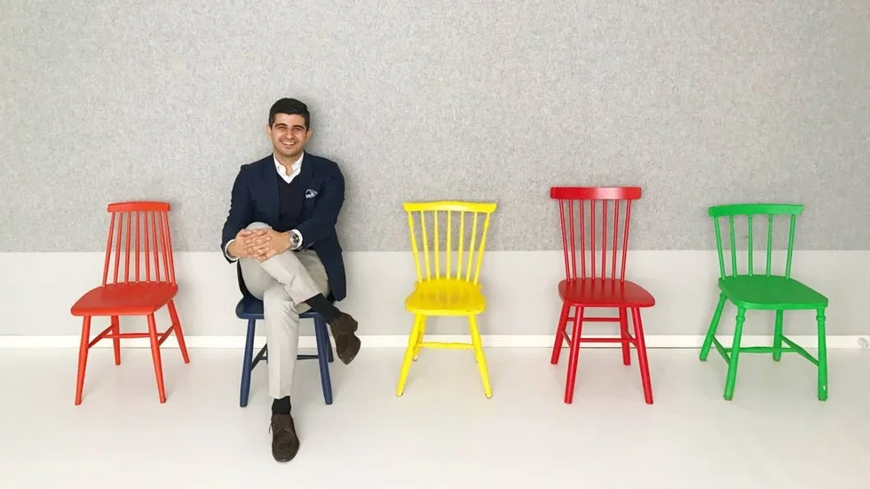 Arash Gilan ska snart gissa vem som bor var i SVT:s succéprogram.