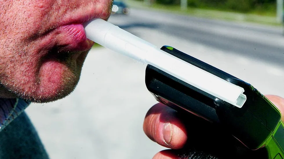 Nykterhetskontroll. Hade alkohol i blodet. Stoppades vid poliskontroll.