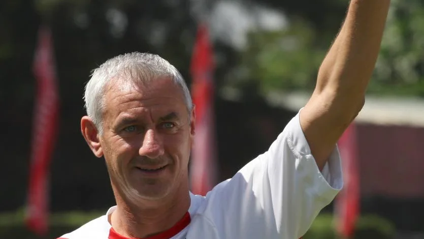 Mot Enköping. Ian Rush på gång.