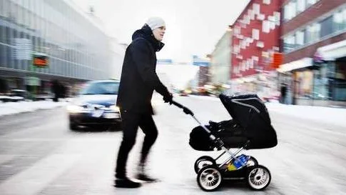 Robin Andersson kör dubbfritt och lämnar bilen i garaget för att inte smutsa ned citys luft i onödan.