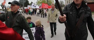 Demonstrationståg omkört av fartdåre