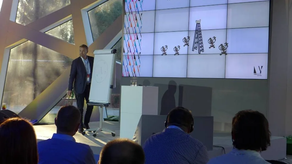 Magnus Hasselteg talar på Google-konferensen i fjol, som hölls i Warsava.