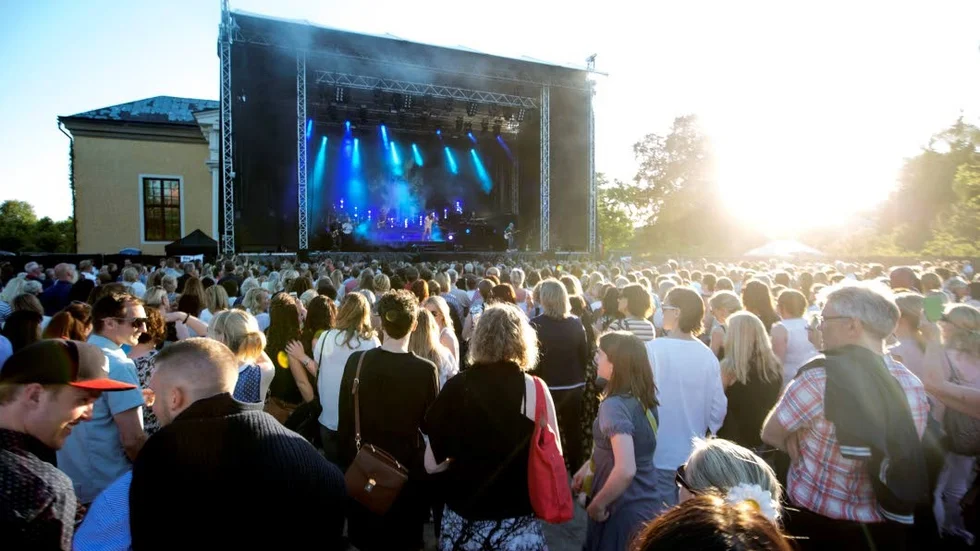 Carola lockade lite drygt 2000 besökare till Botaniska trädgården i Uppsala på fredagen.