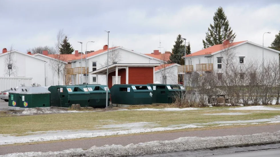 Den finns redan en återvinningsstation vid OK/Q8-macken i Tierp. Nu finns planer på att flytta den till baksidan av macken vilket skulle göra att den hamnade närmare bebyggelsen vilket upprör de boende vid Cirkusplatsen.