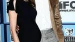 Kan det vara så att familjen Jolie/Pitt är på väg att utökas? Efter Angelina Jolie och Brad Pitts galabesök under lördagens Independent's Spirit Awards i Los Angeles tilltog ryktena.
