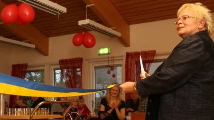 Socialnämndens ordförande Kerstin Björck-Jansson invigde på torsdagen den nya mötesplatsen Lärkan i Gimo, en mötesplats för äldre som fortfarande bor kvar hemma.