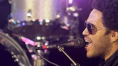 Lenny Kravitz fortsätter som förut.
