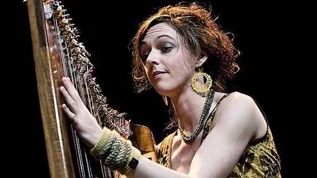 Catriona McKay var en av Olov Johanssons gäster på Konserthuset. Hennes lyriska spelande vann många hjärtan.