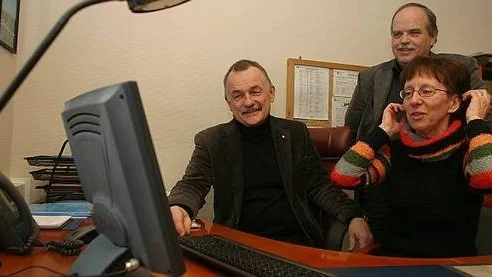Hans Oscarsson, rektor på Öregrunds skola, it-pedagogen Kjell Holmén och läraren Monica Boström Thelin ser fördelar med systemet.