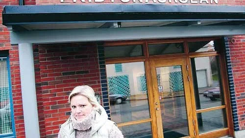 Krishanteringsarbetet efter knivmorden har gått in i en ny fas nu i veckan. "Tidigare har vi haft den stora krisledningsgruppen på Fridtunaskolan, men det här är ju faktiskt något som berör hela Linköping", säger skolområdeschefen Karin Olanders. Foto: Daniel Cannervik