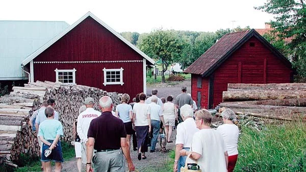 140 personer kom till Tjärstads hembygdsförenings vandring på Törneviks "gator".