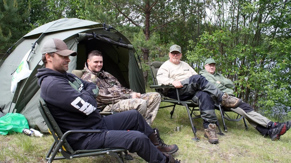 Några av Karpfiskarna som var på plats under helgens fisketävling. Fv: Christian Hermansson, Istvan Hodi, Johan Nelson (kassör i fiskeklubben) och Alf Carlsson.