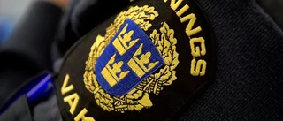 Skulle avvisas – flög på ordningsvakt