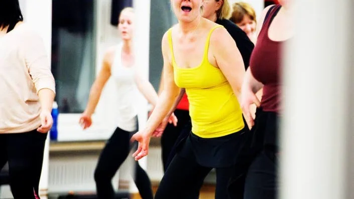 Zumba hör till en av fritidsintressena – att resa och besöka gamla ruiner ett annat.