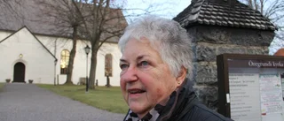 Hon ordnar julstämning i kyrkan
