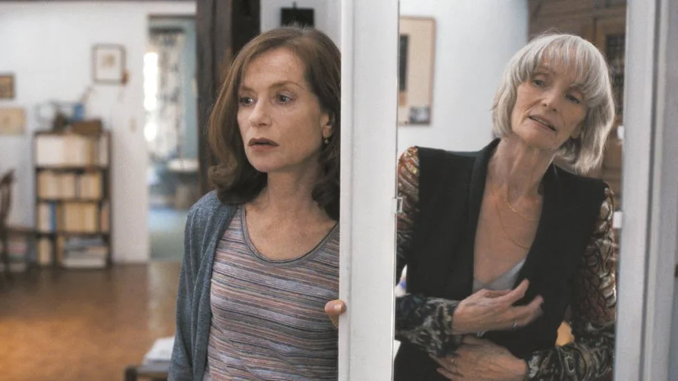 Isabelle Huppert spelar huvudrollen som Nathalie, Édith Scob spelar hennes deprimerade mamma Yvette i Mia Hansen-Løves senaste film "Dagen efter denna".
