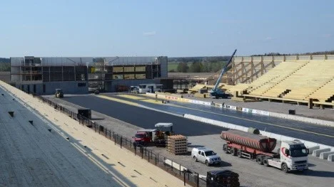 Tierp Arena står redo inför premiären.