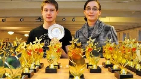 Max Andersson, 16 år och Caroline Ström, ordförande i Tierps IF.