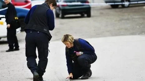 En 35-årig man sköts i magen på en bilverkstad i Boländerna i Uppsala 4 november.