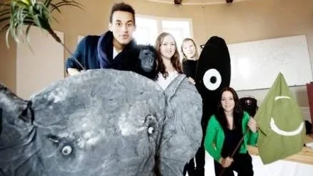 Studenterna Erik Flodin, Johanna Danielsson, Hannah McCarrick och Susanne Linall anordnar en resa till Afrika för att bygga färdigt en skola. På bilden: Erik Flodin, Hannah McCarrick, Johanna Danielsson och Susanne Linell.