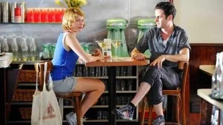 När Margo (Michelle Williams) träffar Daniel (Luke Kirby) slår det gnistor. Men hon är redan gift.