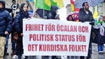 Kurder demonstrerar på Stora Torget.