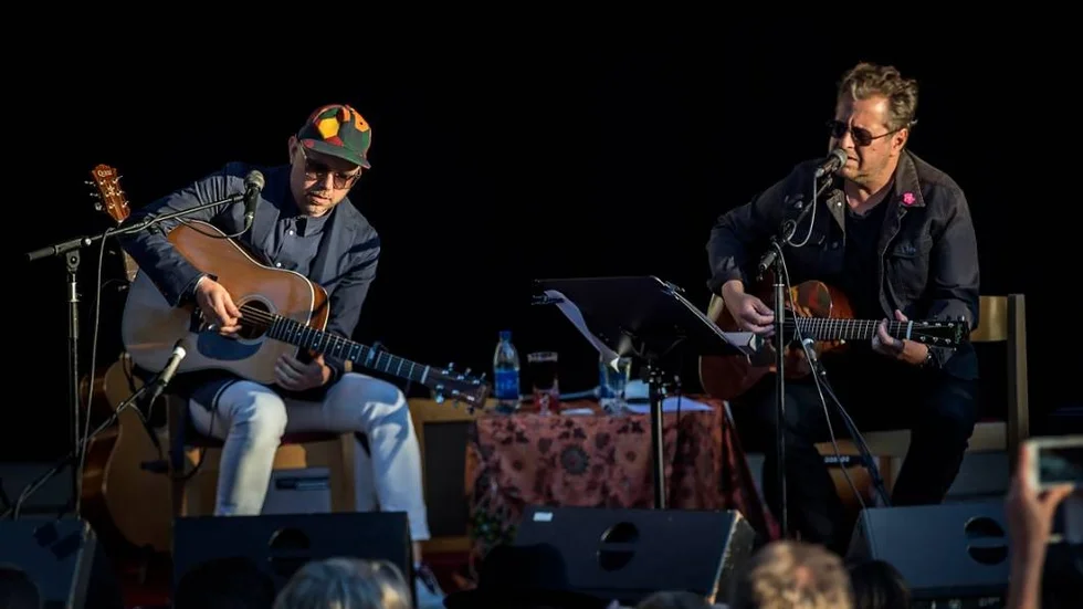 Mauro Scocco och Tomas Andersson Wij hade en fin kemi mellan sig när de uppträdde i Parksnäckan, backade av en utmärkt Lovisa Samuelsson. Fotot är från en konsert i Parksnäckan sommaren 2016.