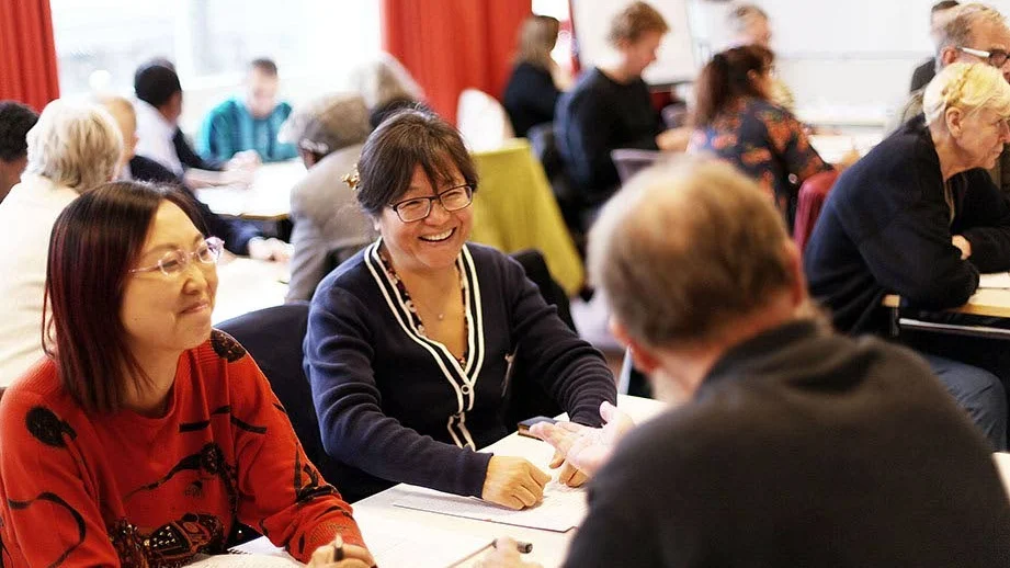 Tidöavtalet innehåller skrivningar som väcker flera illavarslande frågor kring folkbildningens oberoende och förutsättningar som även riskerar att få en direkt påverkan på folkbildningen i Norrbotten, skriver representanter för ABF. (Genrebild)