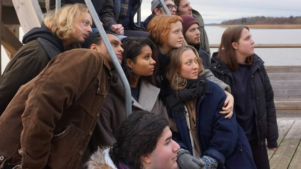 eleverna på Wiks folkhögskolas teaterlinje vill förmedla drömmar  av alla de slag i föreställningen som ges på Reginateatern.
