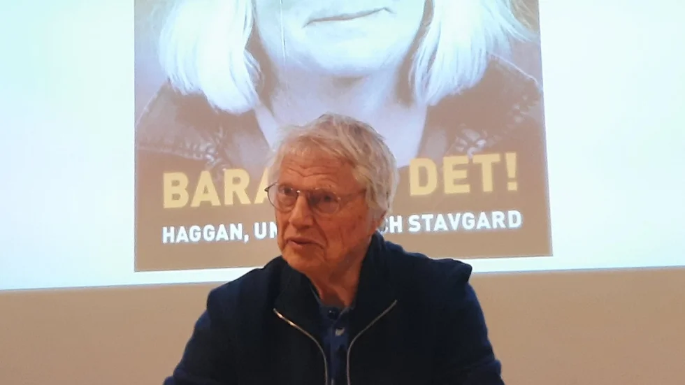 Wille Östberg håller föreläsning om Harriet Löwenhielm.