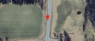Stopp på väg 23 på grund av olycka med två personbilar