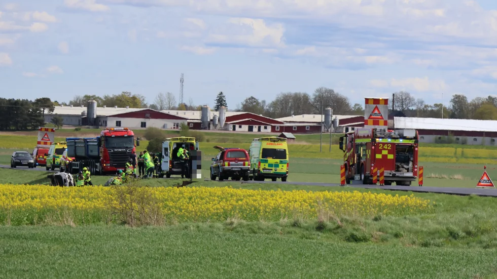 Stort räddningspådrag efter olyckan utanför Skänninge.
