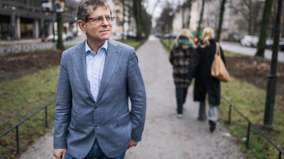Magnus Henreksson, professor i nationalekonomi är en av tre forskare som kritiserar förslagen om mer vindkraft och utbyggda elnät.