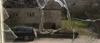 Skräcken: Kastade stenar – rakt in i vardagsrummet