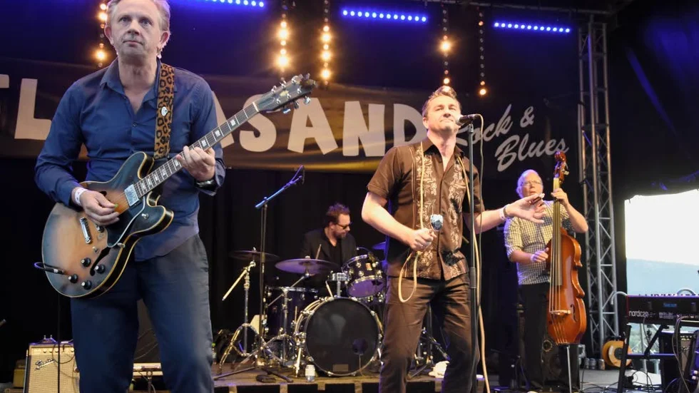 BLUESBROTHERS. Andreas Arlt, gitarr och sångaren Michael Arlt är bröder. Det vill säga blues brothers.