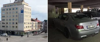 Bil vandaliserad på offentlig parkering