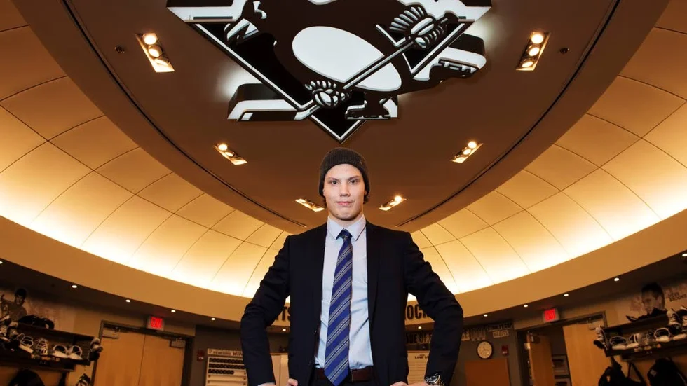 NHL. Oskar Sundqvist i Pittsburgh Penguins omklädningsrum.