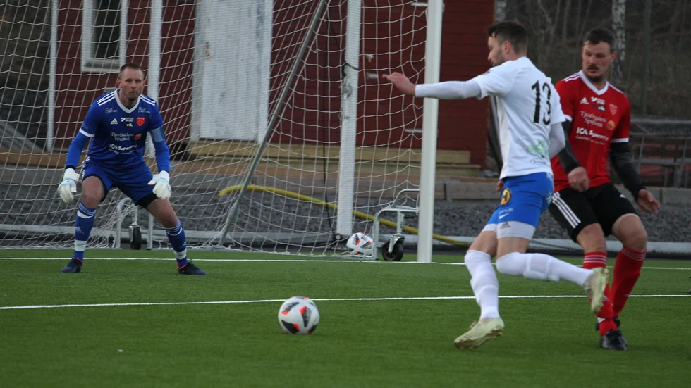Anton Carlsson gjorde två mål när IFK Tuna vann mot Tjust borta med 3-0.