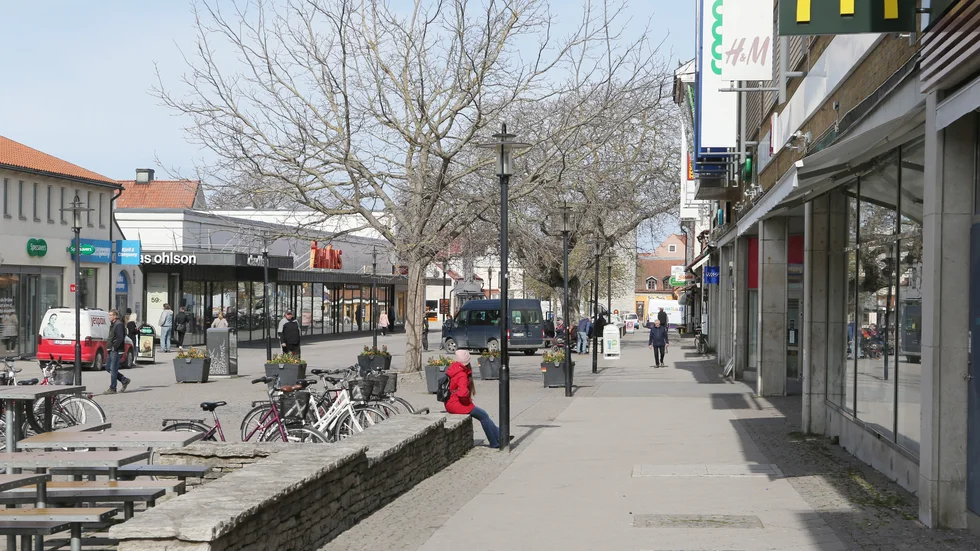 Den dömde mannen har bland annat begått flera brott på Östercentrum i Visby.
