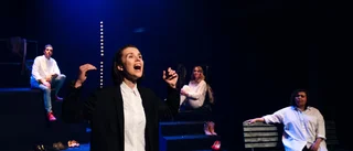 Vi är inte ensamma – musikalen "24 timmar" peppar och ger tröst