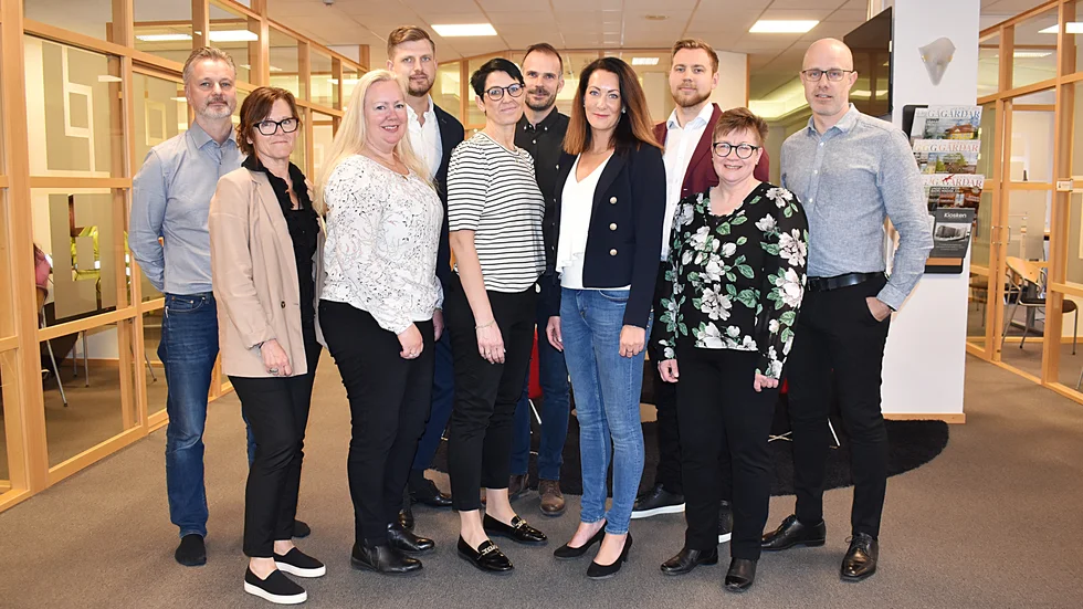 Delar av personalen på Länsförsäkringar i Vimmerby. Från vänster: Anders Gustafsson, Susanne Gustafsson, Kristina Holmström, Daniel Svensson, Frida Dahl, Björn Stridh, Therese Mörnwall, George Andersson, Anne Thell och Andreas Kindman.