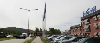 Lastbil krockade med tåget vid Älvsbyhus – stoppade trafiken i timmar