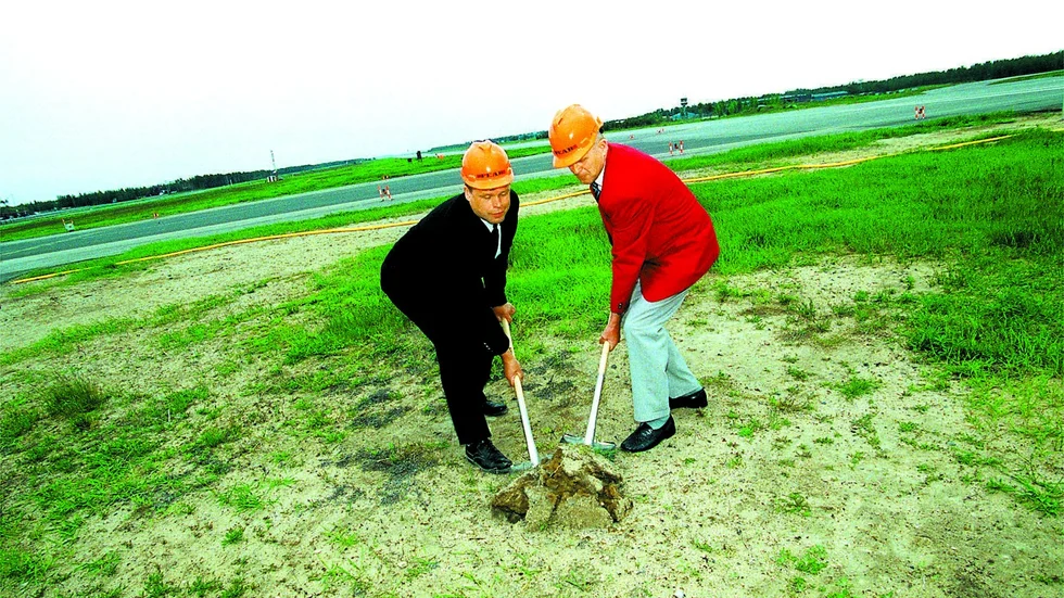 Leyf Warging, projektledare på Fortifikationsverket, är säker på att klara arbetet med att förlänga start- och landningsbanan i tid.