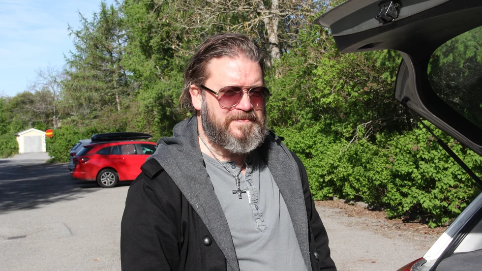 "Jag tycker det är bra att de upptäckte problemen i varje fall. Sedan får vi se hur lång tid byggnadsarbetet tar. Men för oss blir det faktiskt närmare till skolan, så det är bra", säger Niklas Birgersson, förälder på Segerstaskolan