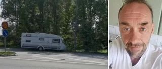Mikael mötte herrelös husvagn på Kungsgatan – lyktstolpe satte stopp: "Det svajade till ordentligt" • Se videon 