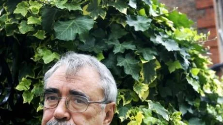 Bonusar och fantasipensioner gör direktörer stormrika. Fler borde se världens fattigdom och göra som Percy Barnevik. Han jobbar nu hårt för att få fattiga i Indien att klara sig.