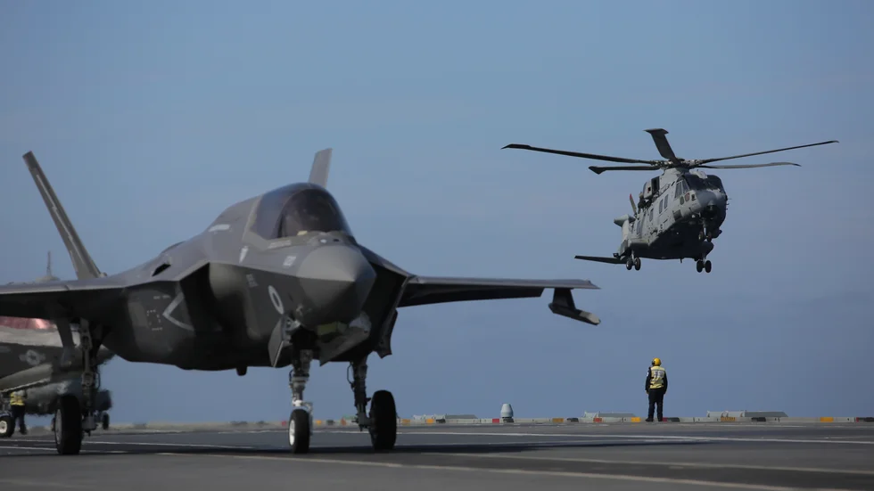 Stridskrafter tillhörande Nato. Inget för Sverige, tycker skribenten.