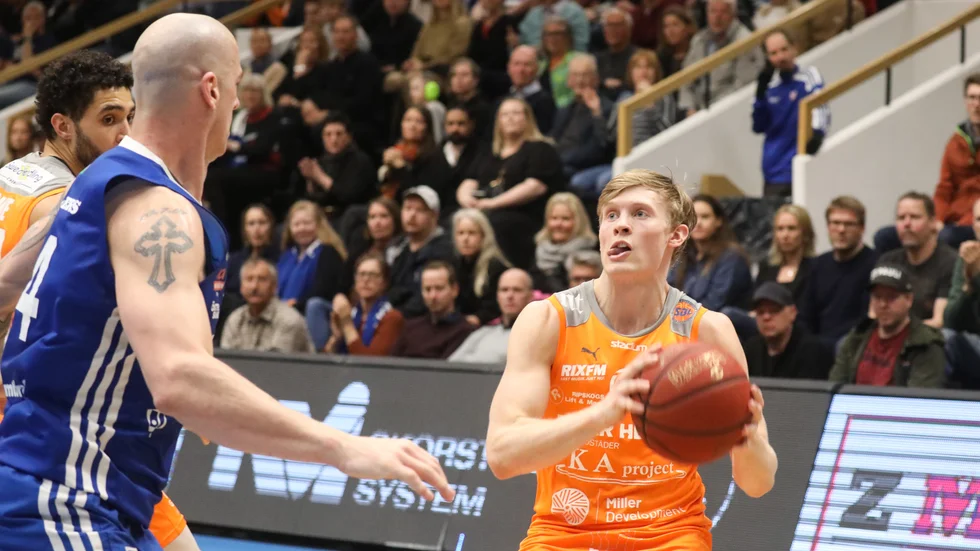 Felix Terins och Dolphins kan avgöra guldkampen i kväll. Följ den sjätte finalen i Östersund i vår direktrapportering.