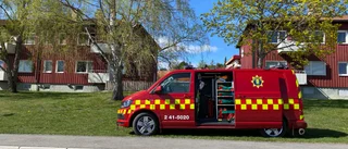 Larm om brand i flerfamiljshus i Flen