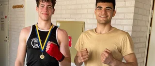 Motalaboxare tog medalj i internationella Sala box open